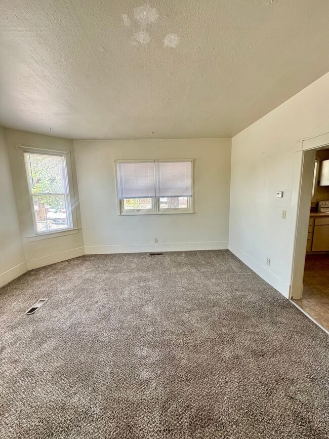 126 E Brookside St in Colorado Springs, CO - Building Photo - Building Photo