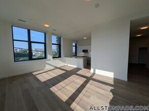 1079 Commonwealth Ave in Boston, MA - Building Photo - Building Photo
