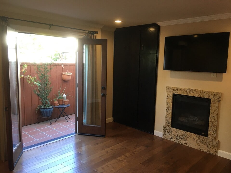 1105 N Milpas St in Santa Barbara, CA - Foto de edificio
