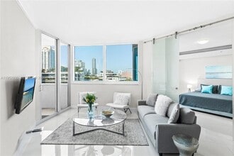 300 South Pointe Dr, Unit 706 in Miami Beach, FL - Building Photo - Building Photo