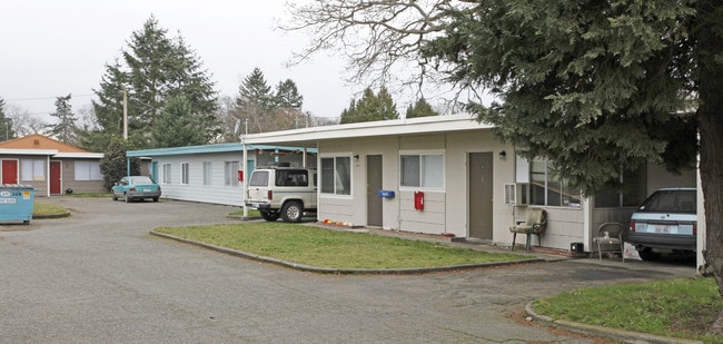 8214 Lake St SW in Lakewood, WA - Building Photo - Building Photo