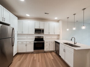 Cosmopolitan on the Canal in Indianapolis, IN - Foto de edificio - Building Photo