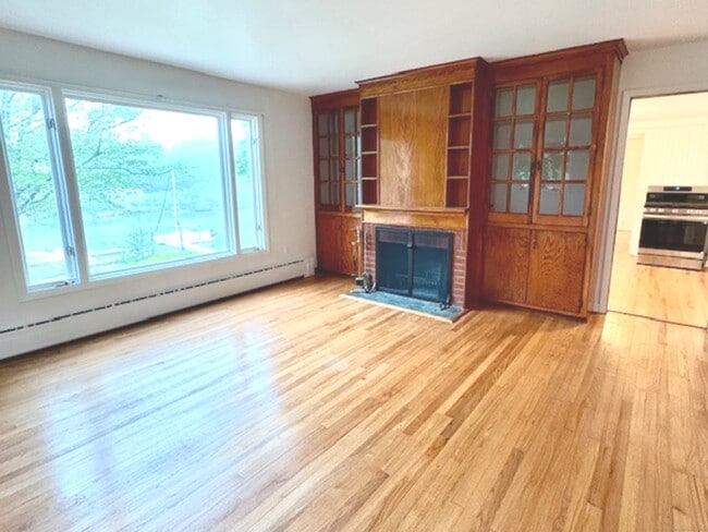 96 Highland Ave in Branford, CT - Building Photo - Building Photo