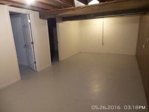 1215 Elmwood Rd in Lansing, MI - Foto de edificio - Building Photo