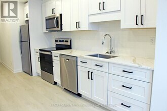 57 Carlisle St in St Catharines, ON - Building Photo - Building Photo