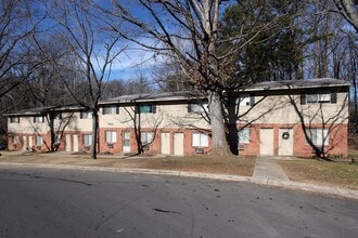 The Heights Townhomes in Greensboro, NC - Building Photo - Building Photo