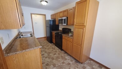 719 Crawford Dr in Cottage Grove, WI - Building Photo - Building Photo