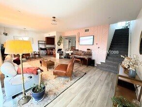 17230 Newhope St in Fountain Valley, CA - Building Photo - Building Photo