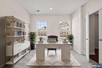 9 Landmark Ln, Unit 1003 in Fair Lawn, NJ - Foto de edificio - Building Photo