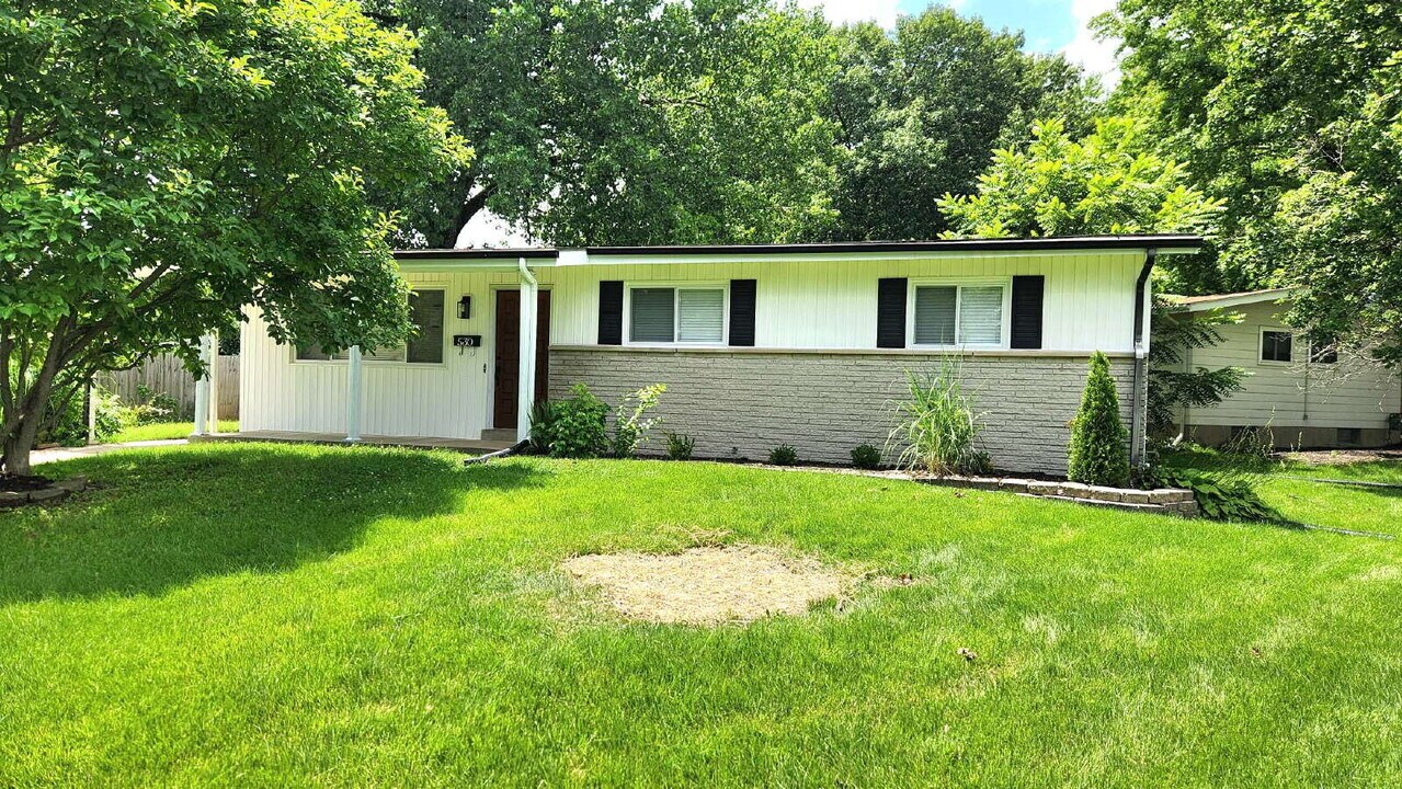 530 Humes Ln in Florissant, MO - Building Photo