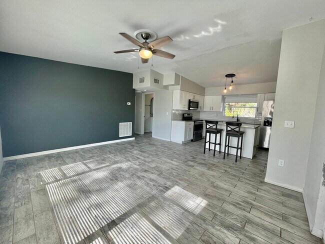 1434 Overlea St in Clearwater, FL - Building Photo - Building Photo