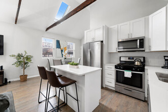 712 N Willard Ct in Chicago, IL - Building Photo - Building Photo
