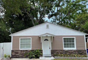 1624 Delaware Ave in St. Cloud, FL - Building Photo