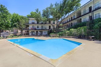 Renaissance Gardens in Fort Worth, TX - Foto de edificio - Building Photo