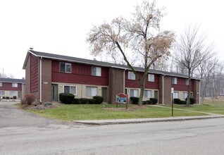 Parkside Towne Apartments in Hartville, OH - Foto de edificio - Building Photo