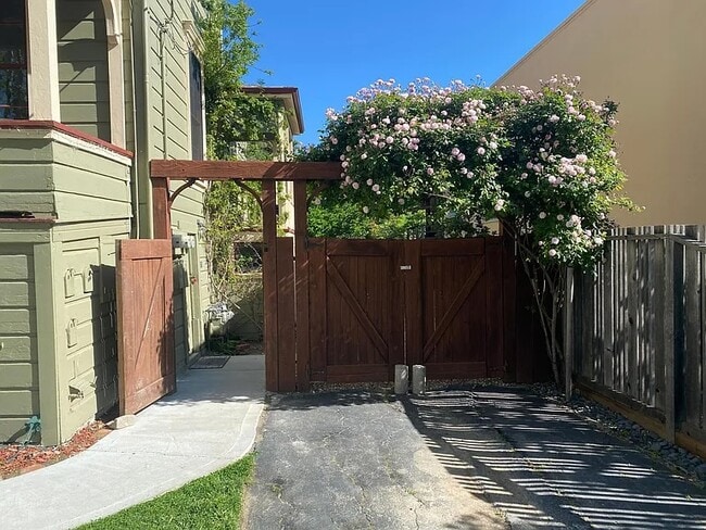 332 Bayview St, Unit Unit A: Loft Cottage in San Rafael, CA - Foto de edificio - Building Photo