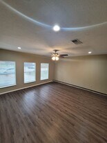 2320 Montclair Cir in Carrollton, TX - Building Photo