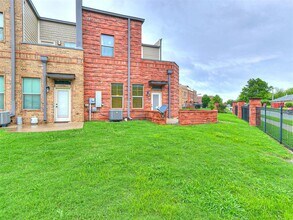 589 S Fretz Ave in Edmond, OK - Building Photo - Building Photo