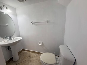 5905 Manchester Way in Tamarac, FL - Building Photo - Building Photo