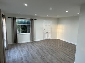 8532 Tilden Ave in Panorama City, CA - Building Photo