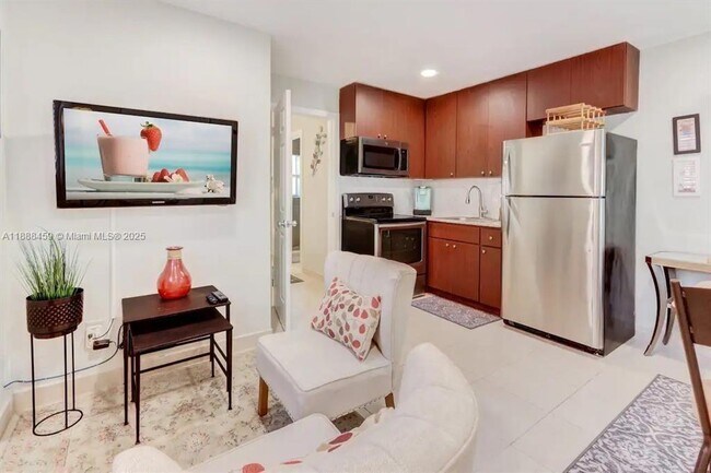 74 NE 5th St in Deerfield Beach, FL - Building Photo - Building Photo
