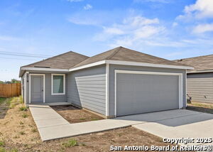 1519 Silver Crk in New Braunfels, TX - Building Photo