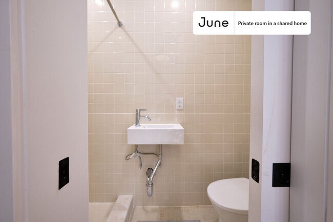 Private bedroom in 4 bed/4 bath Home in Brooklyn, NY - Building Photo - Building Photo
