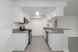 15327 Woodruff Pl in Bellflower, CA - Building Photo