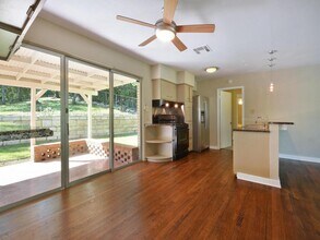 401 Cherry Hill Dr in Austin, TX - Building Photo - Building Photo