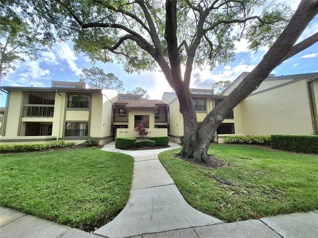 property at 50 Woodlake Pl