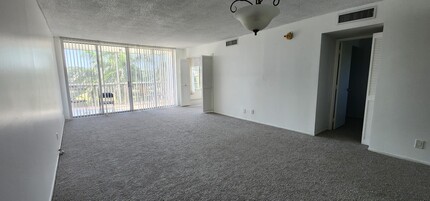 3010 N Course Dr, Unit 403 in Pompano Beach, FL - Building Photo - Building Photo