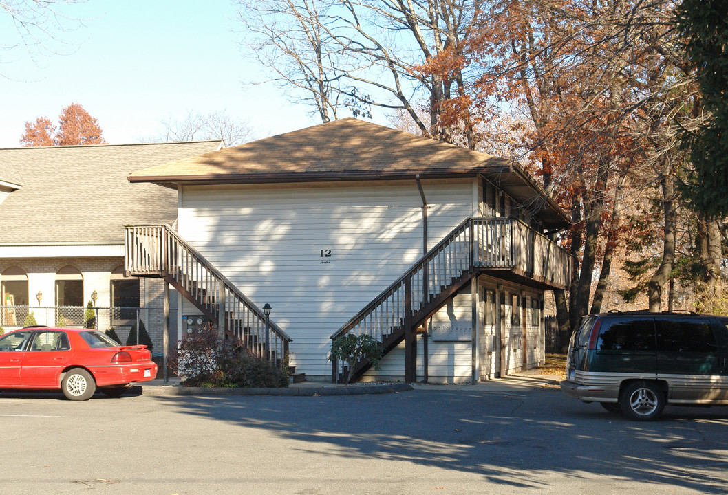 12 Spring St in Plainville, CT - Building Photo