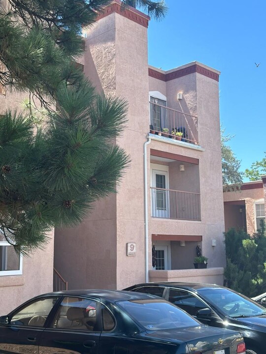 2501 W Zia Rd in Santa Fe, NM - Foto de edificio