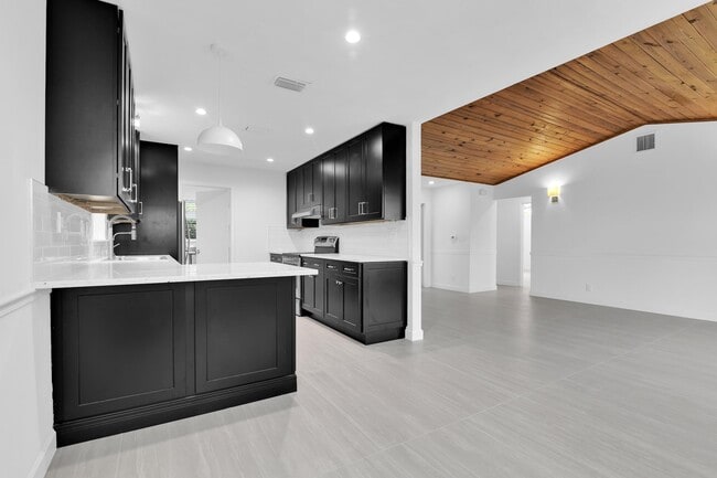 property at 908 NE 8th Ave