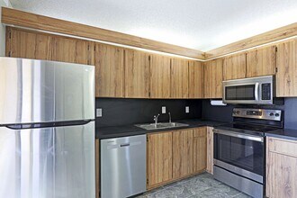 1625 Park Meadows Dr-Unit -1625 Park Meadow Drive in Ft. Myers, FL - Building Photo - Building Photo