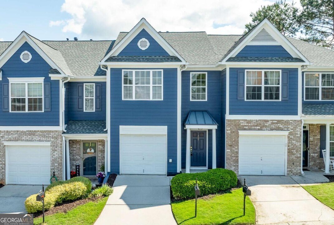 6604 Splashwater Dr in Flowery Branch, GA - Building Photo