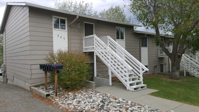 243 Westchester Square N in Billings, MT - Foto de edificio - Building Photo