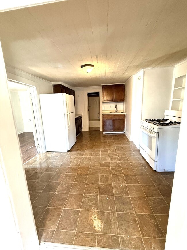 75 Clinton St, Unit 5