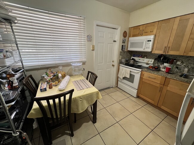 3633 SW 26th Ter in Miami, FL - Foto de edificio - Building Photo