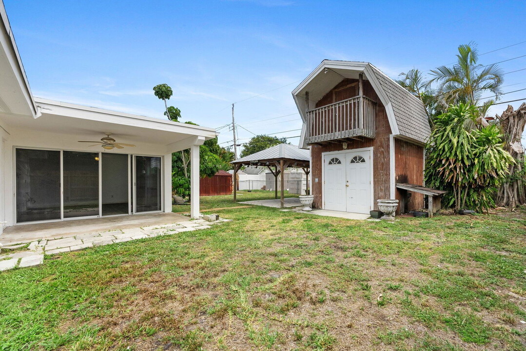 4331 Birdwood St in Palm Beach Gardens, FL - Foto de edificio