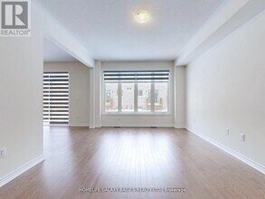 74 Gemini Dr in Barrie, ON - Building Photo - Building Photo