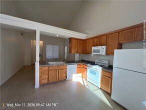 7558 Grassy Bank St in Las Vegas, NV - Building Photo - Building Photo