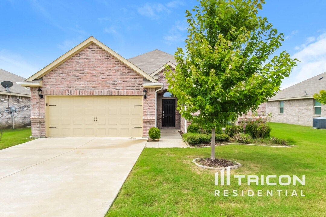 109 Fred Ln in Ferris, TX - Building Photo