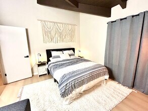 720 Stannage Ave, Unit B in Albany, CA - Foto de edificio - Building Photo