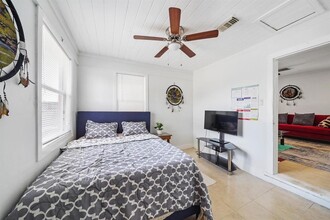 8041 Howard Dr in Houston, TX - Building Photo - Building Photo