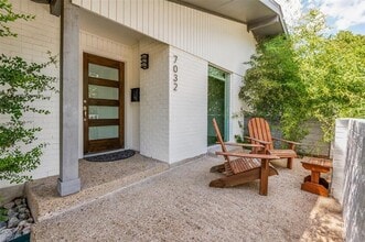 7032 Briarmeadow Dr in Dallas, TX - Building Photo - Building Photo