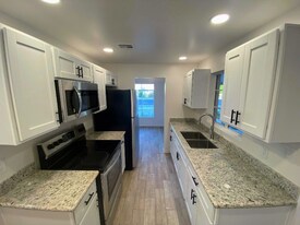 242 S Olive in Mesa, AZ - Building Photo