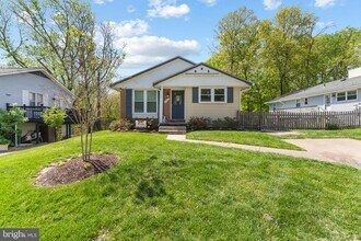 12816 Greenhall Dr in Woodbridge, VA - Building Photo - Building Photo