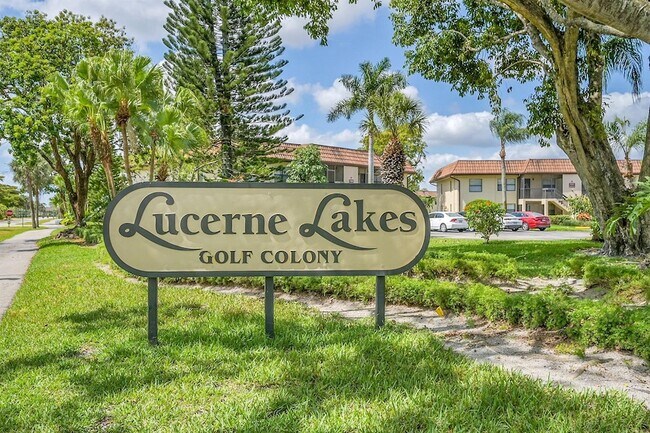 7226 Golf Colony Ct, Unit 201 in Greenacres, FL - Building Photo - Building Photo