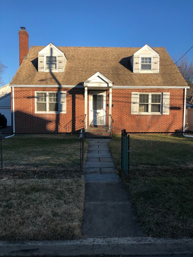 7 Frost Pond Rd Rentals in Glen Cove, NY